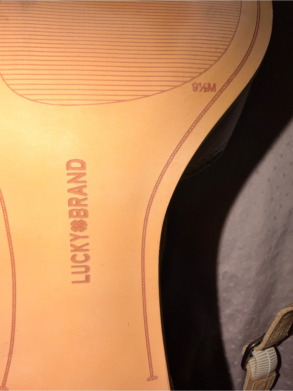 Lucky Brand Sabeni Tan Leather T-Strap Block Heel Sandals - Size 9.5 - Picture 8 of 8